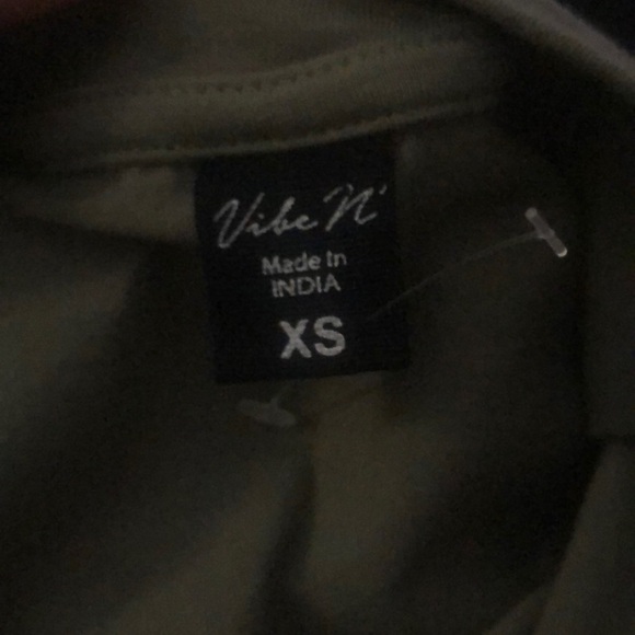 All You Need is Love NWT Distressed Graphic‎ Tee - Picture 4 of 4